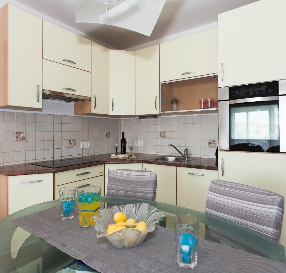 Ferienwohnung Abbadessa Kaštela Exterior foto