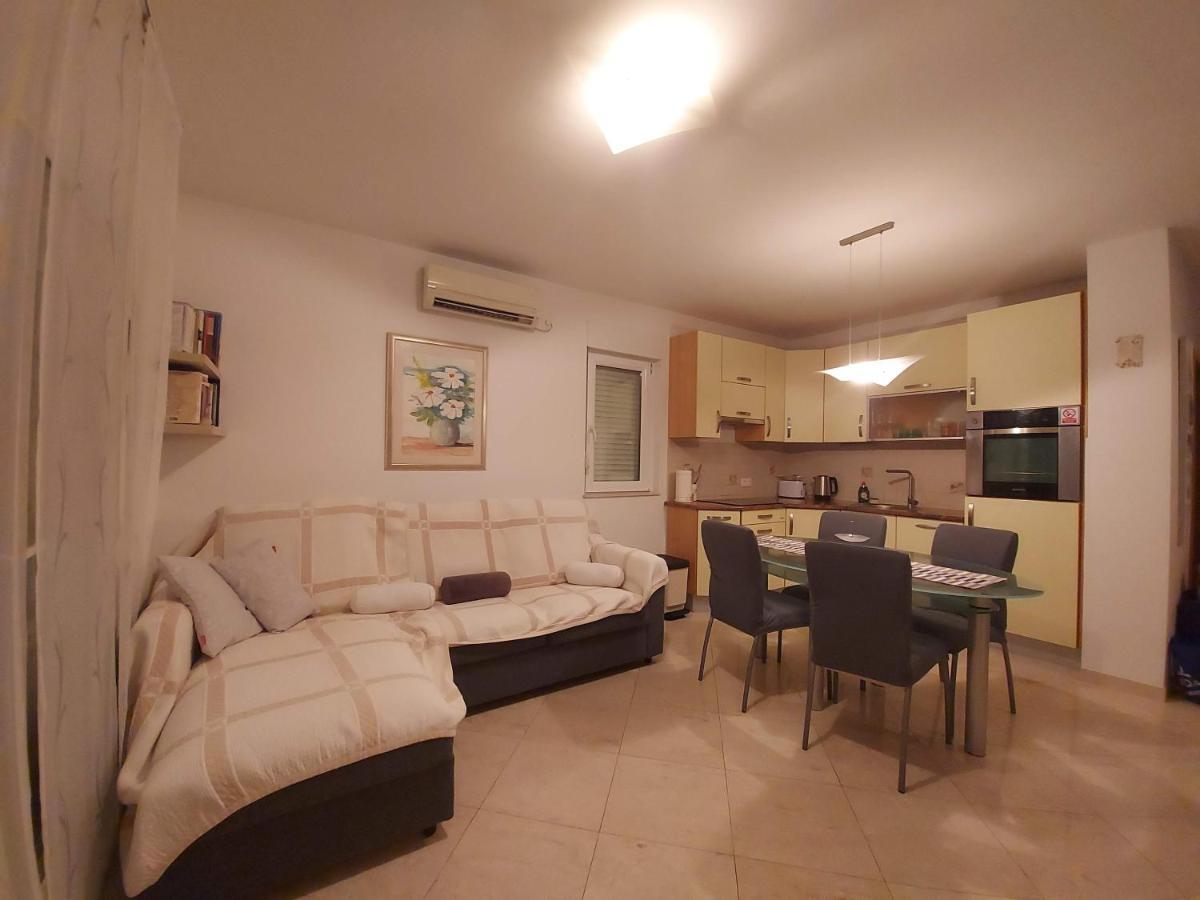 Ferienwohnung Abbadessa Kaštela Exterior foto